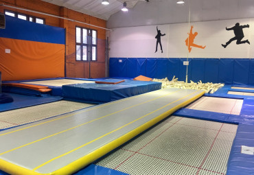 Спортивно-развлекательный клуб "Батутник"