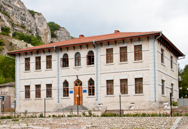 Крымский исторический музей Ларишес