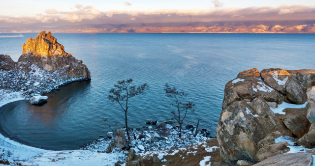 Байкал, лёд Байкала, снег тайги