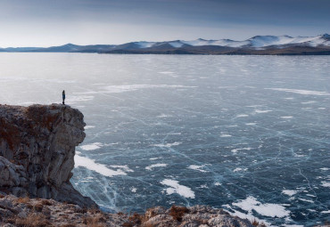 Байкал, лёд Байкала, снег тайги