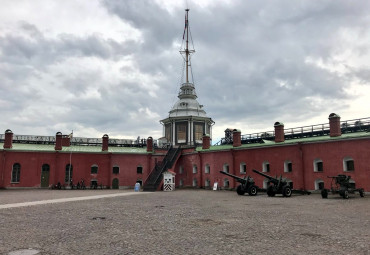 Санкт-Петербург: под Рождественской звездой (без авиаперелета)