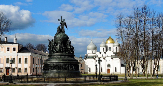 Яркие дни: Санкт-Петербург – Петергоф – Великий Новгород