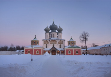 Малые города России. Санкт-Петербург - Тихвин - Устюжна - Весьегонск