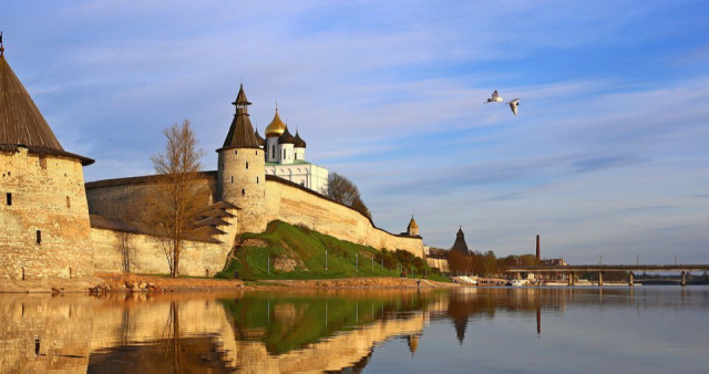 Императорская семья. Псков. Санкт-Петербург - Дно - Псков - Елизарово - Изборск - Печоры (2 дня)