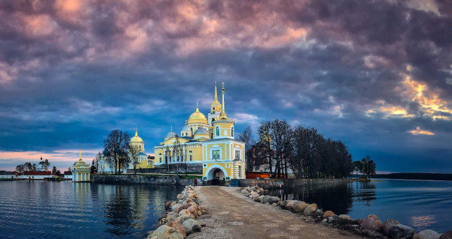 Провинциальные истории. Москва - Тверь - Торжок - Валдай - Великий Новгород - Старая Русса - Селигер - Нилова Пустынь.