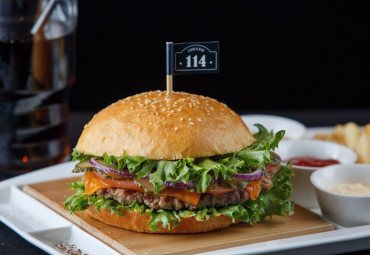 "FOOD&BAR114"