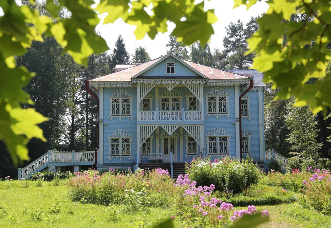 Голубой дом