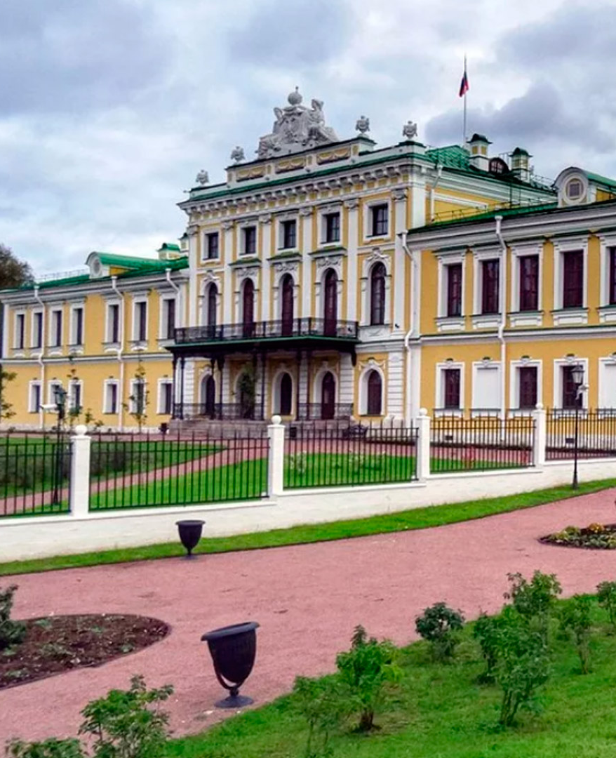 Тверская областная картинная галерея в Тверском императорском дворце