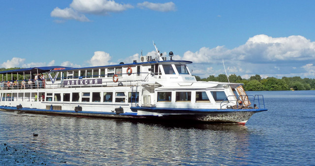 Круиз в царское село к храму Белый лебедь. Москва