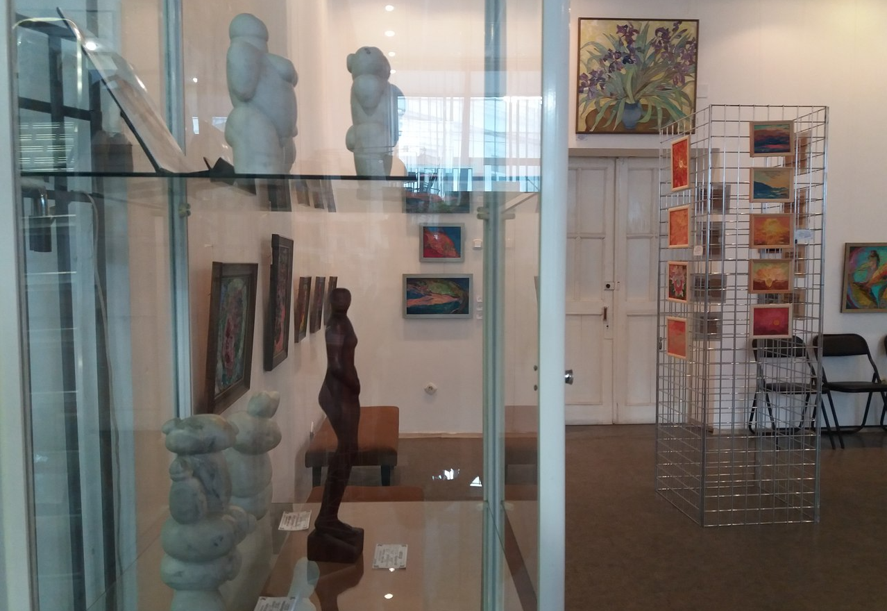 Художественный салон