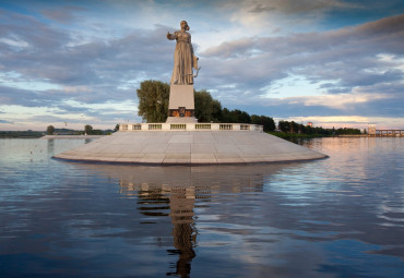 Остров с судьбой "Титаника". Москва - Калязин - Углич - Мышкин - Рыбинск - Тутаев - Ярославль.