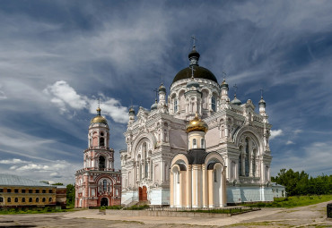 Вышний Волочек - Старая Русса - Псков - Изборск - Печоры - Пушкинские Горы - Великий Новгород. Москва.