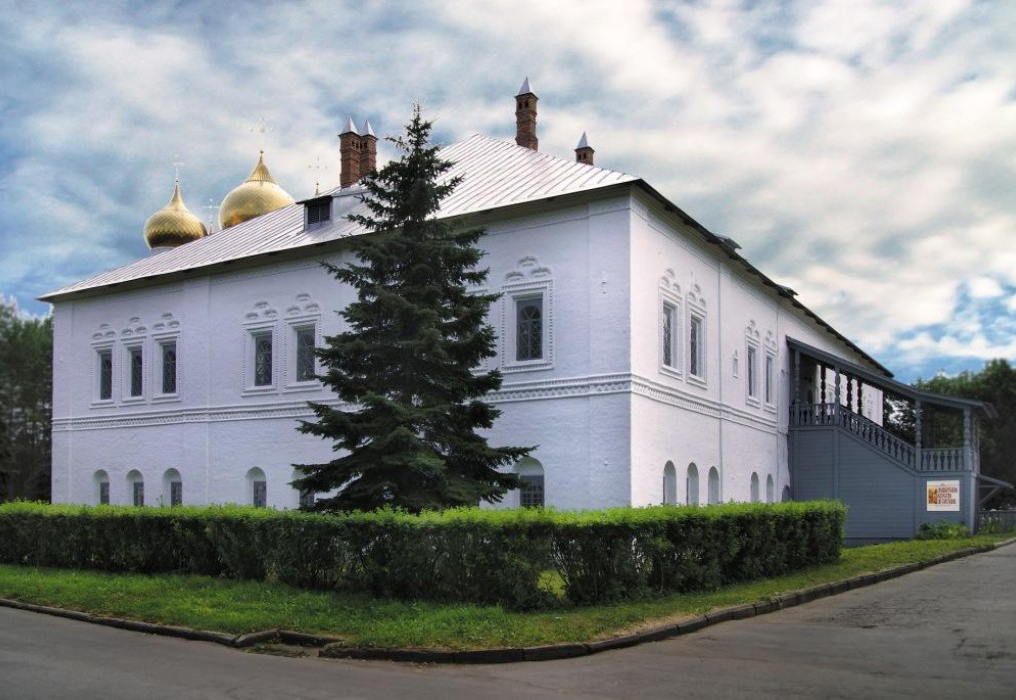 Митрополичьи палаты