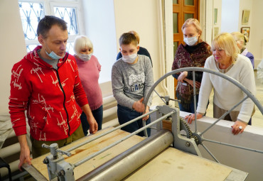 Мастер-класс в технике высокой печати на офортном станке