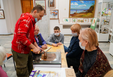 Мастер-класс в технике высокой печати на офортном станке