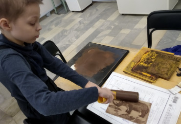 Мастер-класс в технике высокой печати на офортном станке