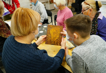 Мастер-класс в технике высокой печати на офортном станке