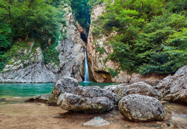 Трекинг Агурские водопады и Орлиные скалы. Сочи.