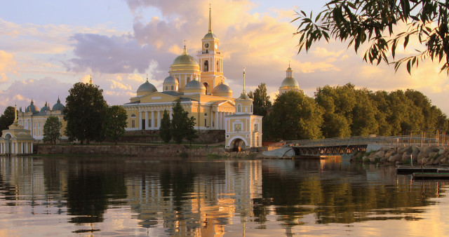 Магия северных озер. Москва - Торжок - Селигер - Нилова Пустынь - Валдай - Великий Новгород - Санкт-Петербург - Царское село - Кронштадт - Петергоф - Москва