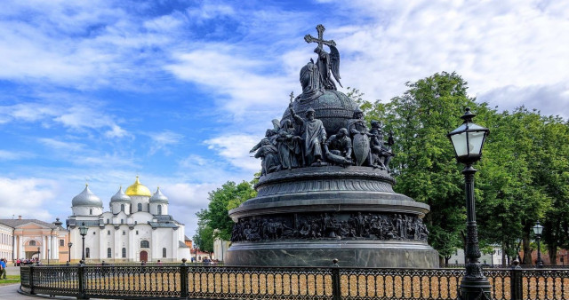 Вдоль реки Волхов. Москва - Вышний Волочек - Старая Русса - Псков - Изборск - Печоры - Пушкинские Горы - Великий Новгород - Москва