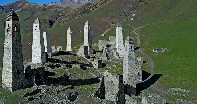 Северная Осетия + Ингушетия + Чечня. Нальчик - Мацута - Владикавказ - Грозный - Армхи - Магас - Назрань.