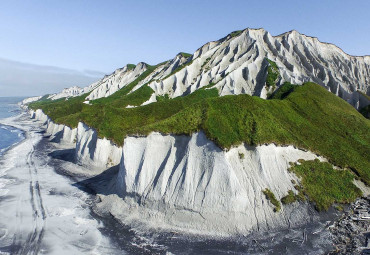 Итуруп и морская экспедиция в залив Львиная пасть, на юг острова. Курильск - Южно-Сахалинск - Рейдово - Рыбаки.