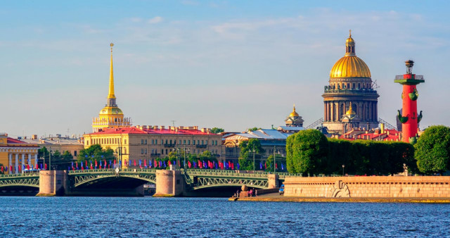 В сердце Петербурга (лето). Кронштадт.