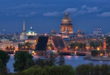 В сердце Петербурга (лето). Кронштадт.