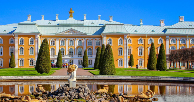 Львы стерегут город. Санкт-Петербург - Петергоф.