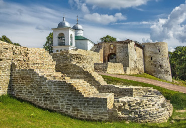 Машина времени. Псков - Изборск - Печоры - Пушкинские горы - Остров - Москва.