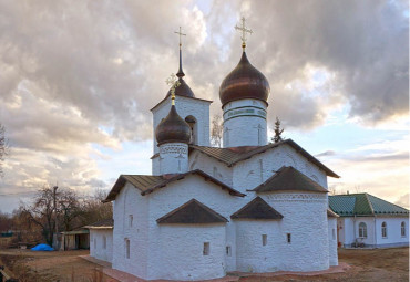 Машина времени. Псков - Изборск - Печоры - Пушкинские горы - Остров - Москва.