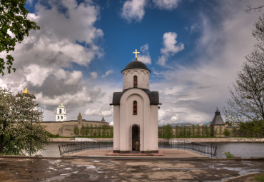 Машина времени. Псков - Изборск - Печоры - Пушкинские горы - Остров - Москва.