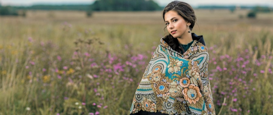 фирменный магазин "Павловопосадские платки" в Угличе