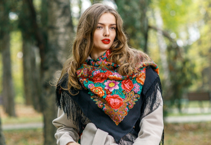 фирменный магазин "Павловопосадские платки" в Угличе