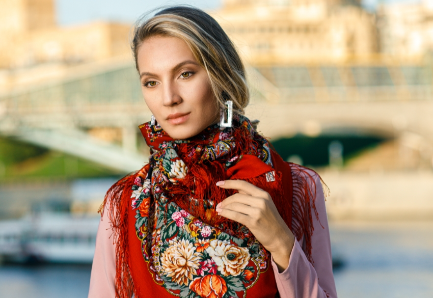 фирменный магазин "Павловопосадские платки" в Угличе