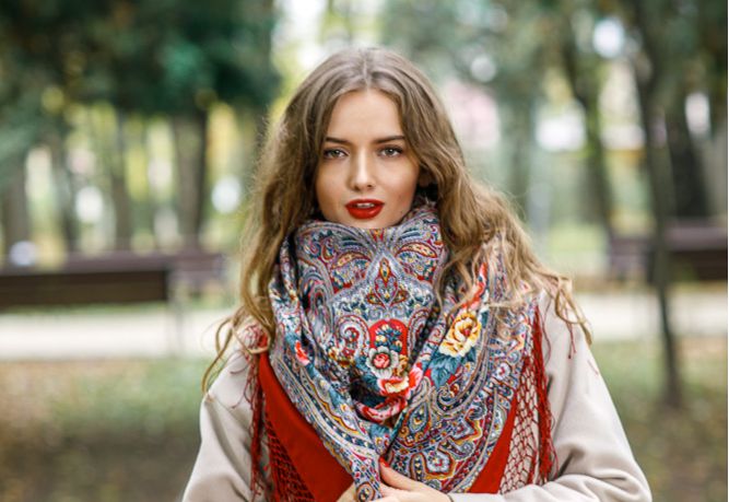 фирменный магазин "Павловопосадские платки" в Угличе