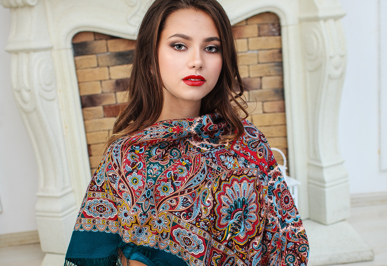 фирменный магазин "Павловопосадские платки" в Пскове