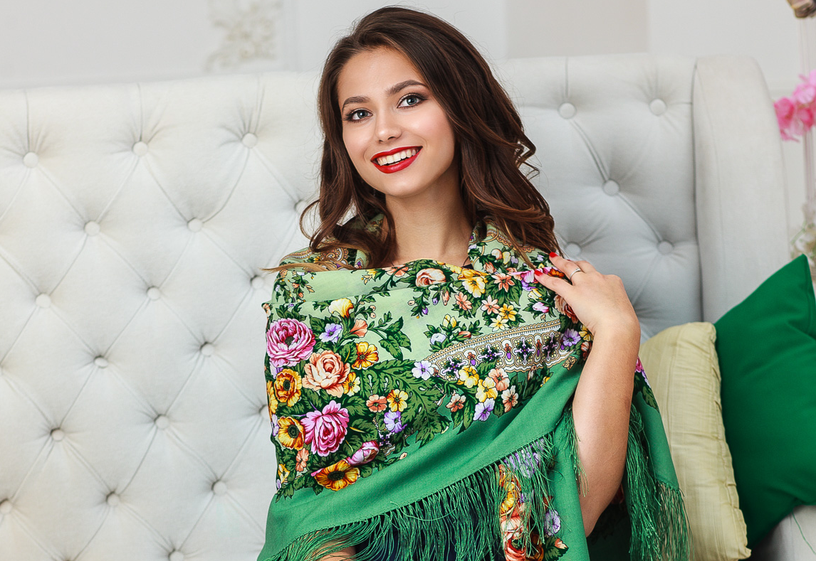 фирменный магазин "Павловопосадские платки" в Пскове