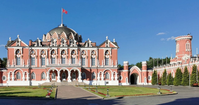 Последняя ступень к трону – Петровский Путевой дворец. Москва.