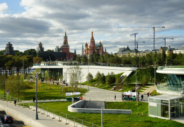 Обзорная экскурсия по Москве с посещением парка «Зарядье» и прогулкой на теплоходе