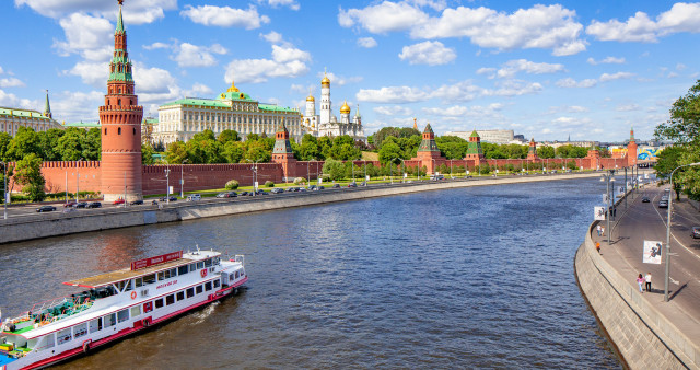 Обзорная экскурсия по Москве с посещением парка «Зарядье» и прогулкой на теплоходе