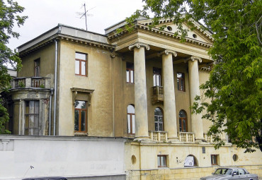 ПАРАДНАЯ НИЖНЕГО