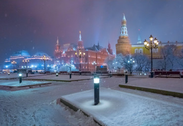 В Москву на Новый год.