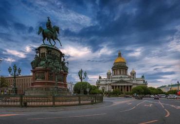 8 марта в Петербурге. Пушкин - Петергоф.