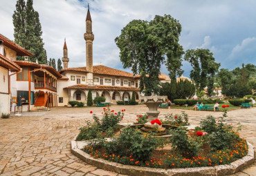 Праздничный Крым. Симферополь - Бахчисарай - Севастополь - Балаклава - Ялта.