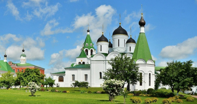 В былинный Муром - под покров святых Петра и Февронии. Москва.