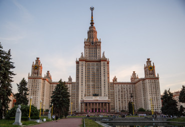 Семь Сталинских сестер. Легенды высоток Москвы.