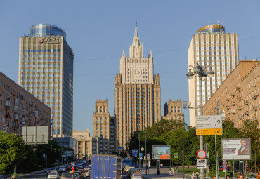 Семь Сталинских сестер. Легенды высоток Москвы.