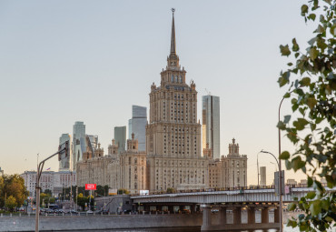 Семь Сталинских сестер. Легенды высоток Москвы.