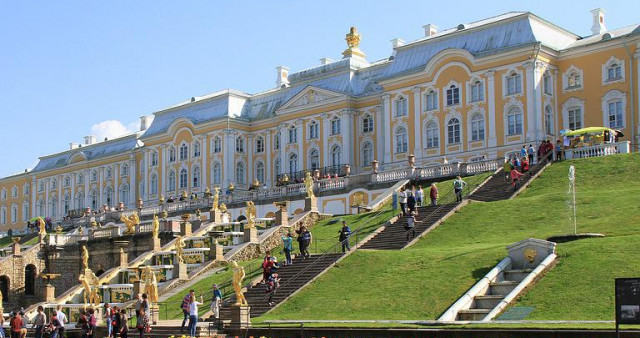 Величественный Петергоф, изысканный Большой Дворец и Нижний парк